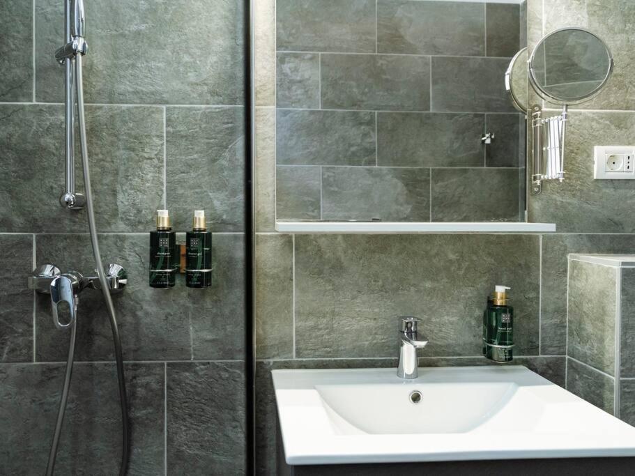 Central 5 Apartment - New Building & Parking Букурещ Екстериор снимка