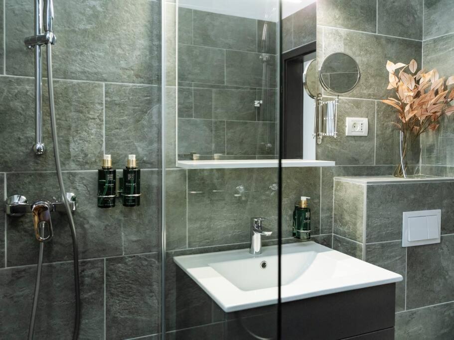 Central 5 Apartment - New Building & Parking Букурещ Екстериор снимка